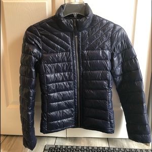 Gap Primaloft women’s jacket navy.